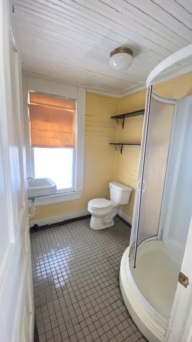 Bathroom - 817 College St