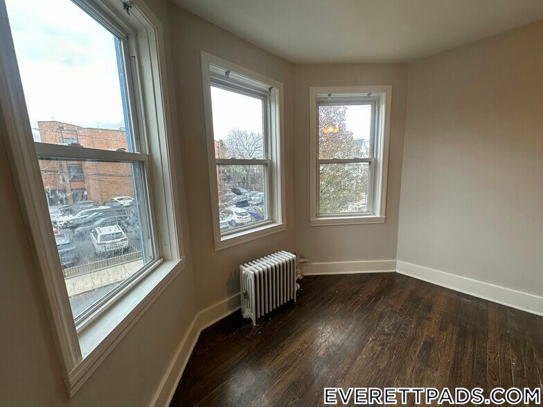 Building Photo - 13 Gladstone St