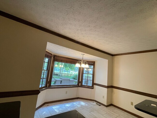 Building Photo - 403 Coach Hovis Dr