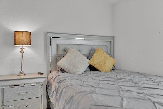 Building Photo - 6425 W Quail Ave