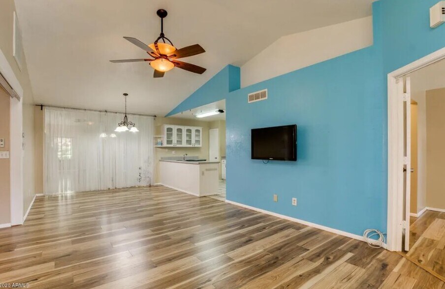 Livingroom (Walls are now grey/beige) - 8140 N 107th Ave