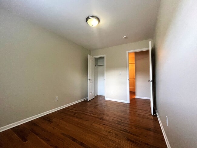 Building Photo - 2575 Olde Hill Ct N