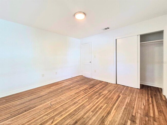 Building Photo - 2617 W Watrous Ave