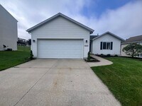Building Photo - 1664 Northbend Dr NE