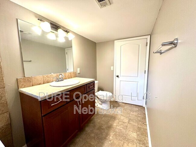 Building Photo - 5851 S 51st St