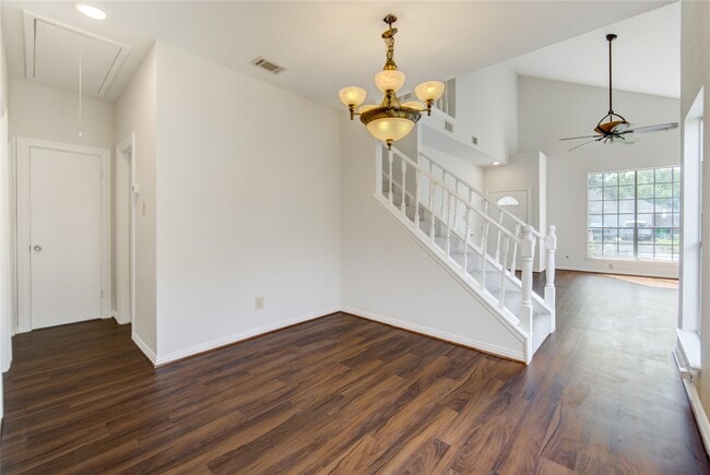 Building Photo - 308 N Ranch House Rd