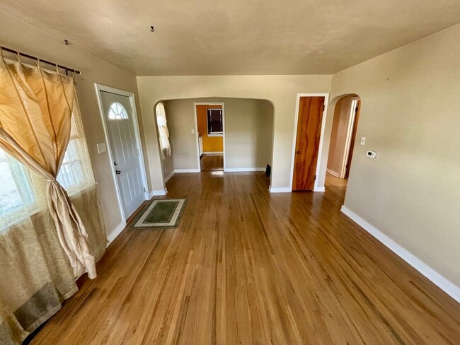 Building Photo - 3 Bedroom House in Morningside