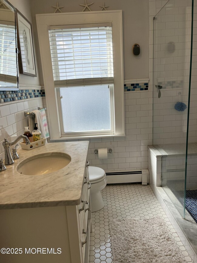 Building Photo - 404 Monmouth Ave