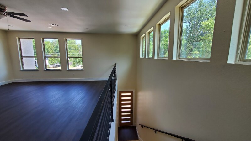 Building Photo - 510 S Mesquite St