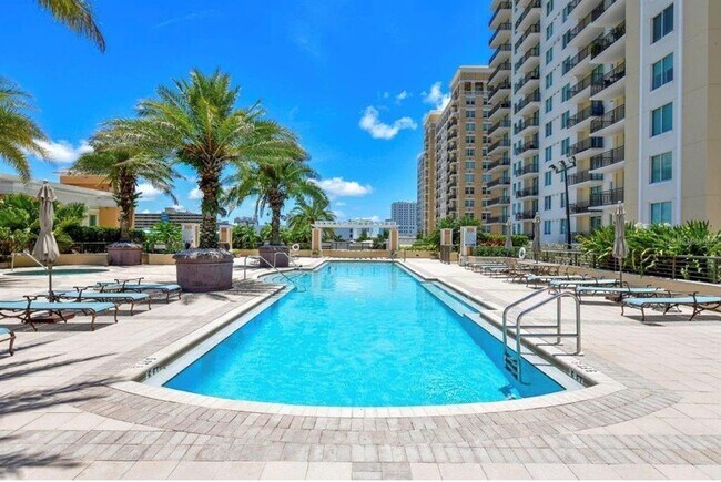 Building Photo - 800 N Tamiami Trl