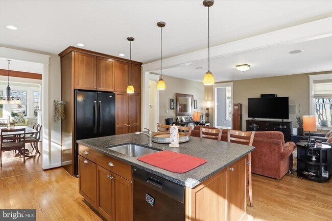 Building Photo - 511 N Fillmore St