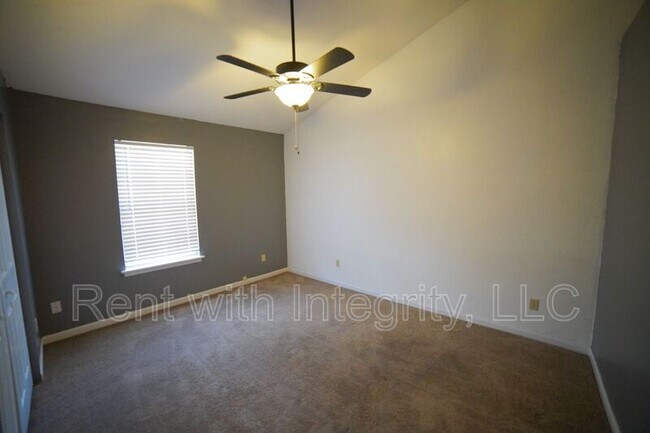 Building Photo - 6315 S Placid Pl