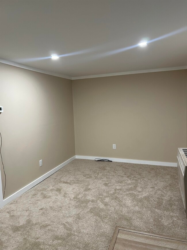 Building Photo - 15 Highland St