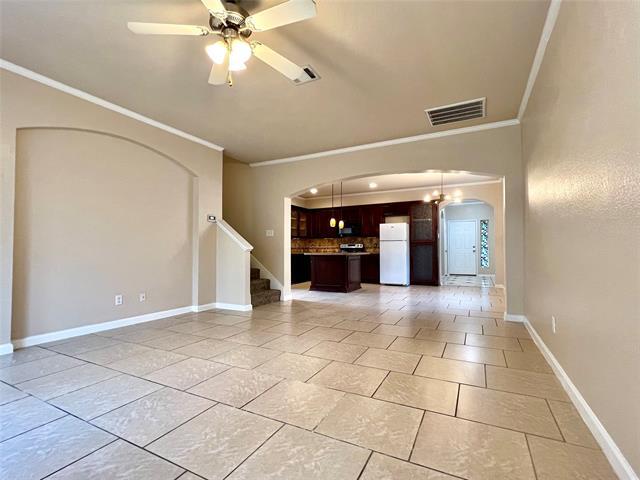 Building Photo - 2639 Blackstone Dr