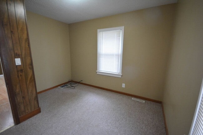 Building Photo - Adorable Austin home on corner lot with 2-car garage!
