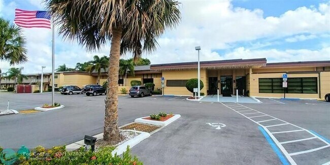 Building Photo - 7500 NW 5th Ct