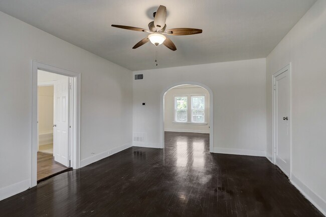 Building Photo - 3004 Isabella St