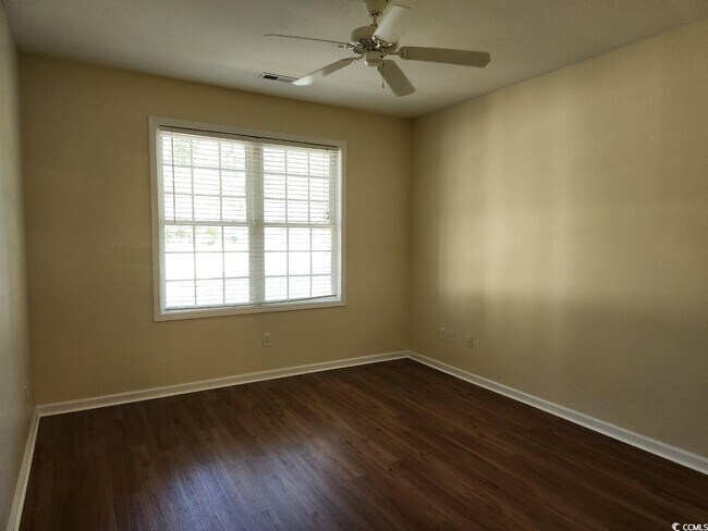 Building Photo - 33 Golf View Ct