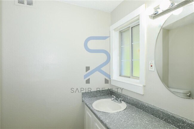 Building Photo - 2055 Alison Ct SW