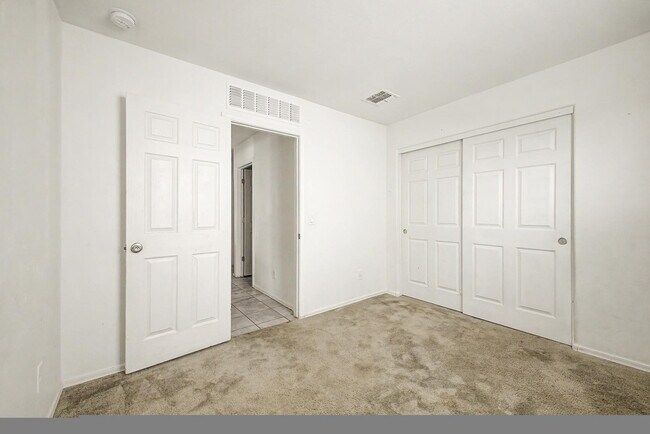 Building Photo - 12586 W Myrtle Ave