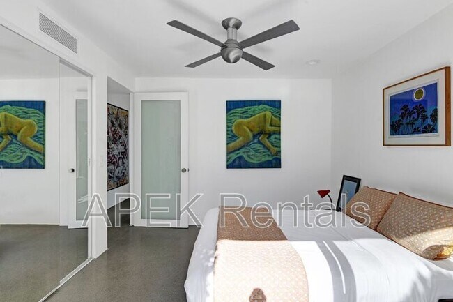 Building Photo - 3133 N Sunnyview Dr