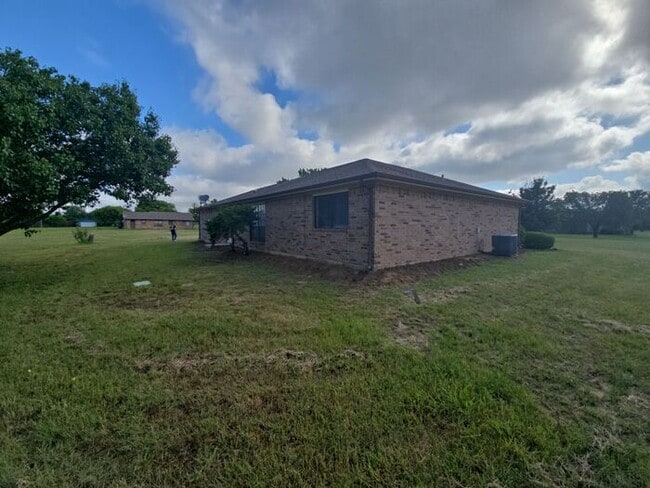 Building Photo - 202 Steller Ln