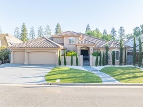 Building Photo - 1103 E Newhall Dr
