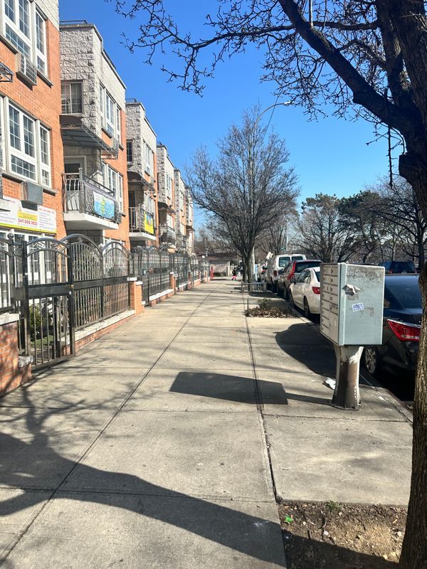 Building Photo - 305 E Mt Eden Ave