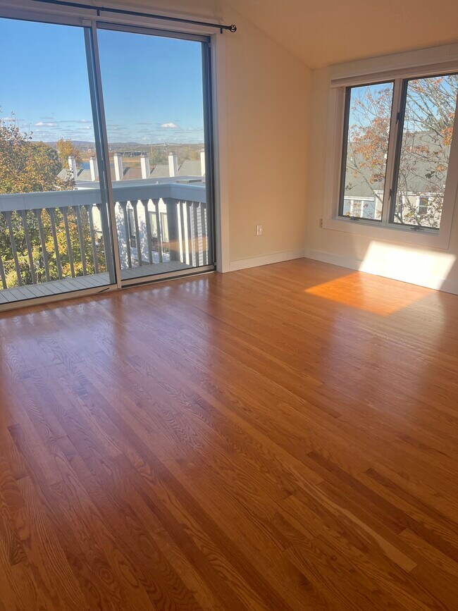 Building Photo - 896 Quinnipiac Ave