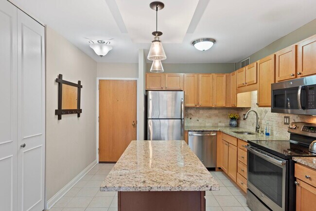 Building Photo - 211 E Ohio St