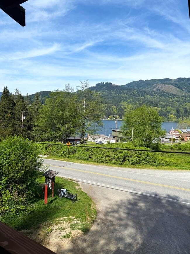 Building Photo - 705 W Lake Samish Dr