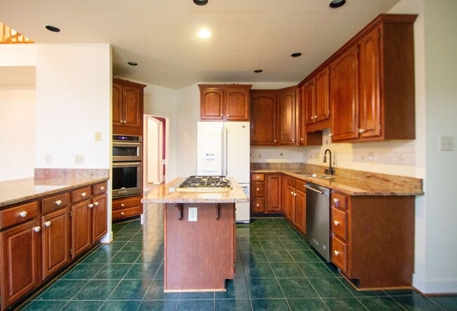 Building Photo - Elegant 4Bd/4Bth Brick Colonial