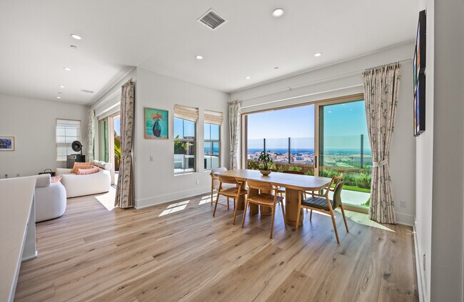 Building Photo - 135 Oakstone