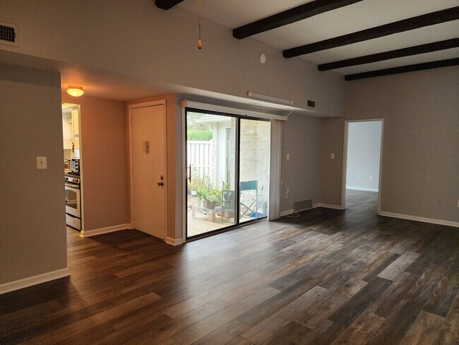 Building Photo - First Floor 1 Bedroom Condo in Manheim Tow...
