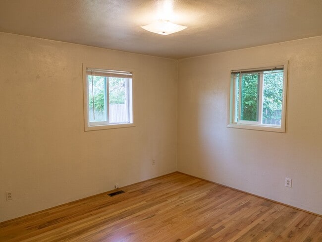 Building Photo - 1930 NW Kings Blvd