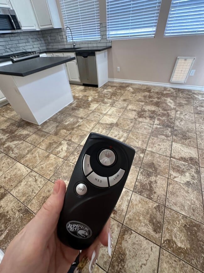 Building Photo - Darling one story home