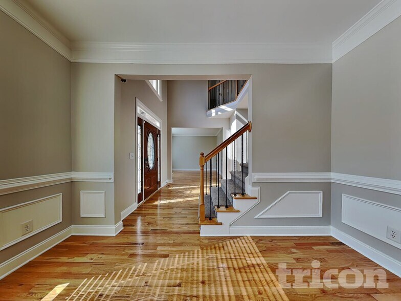 Building Photo - 2205 Washington Dr