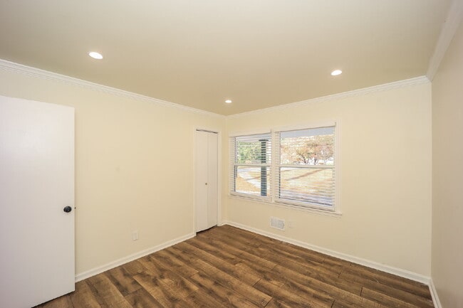 Building Photo - 3702 Chesapeake Way