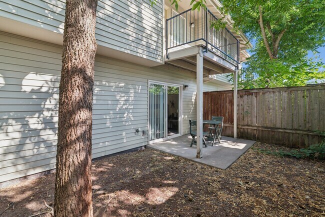 Building Photo - Brentwood Estates