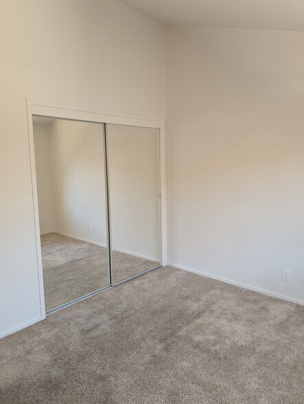 Building Photo - 4817 San Gordiano Ave