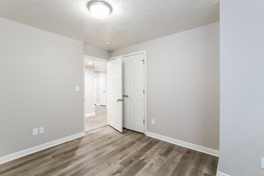 Building Photo - 1116 Mustang Ln