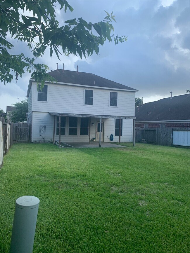 Building Photo - 18427 Fir Hollow Cir