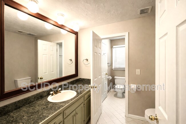 Building Photo - 1211 SE 4th Terrace