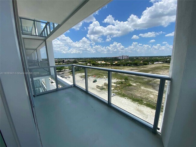 Building Photo - 2000 Metropica Wy