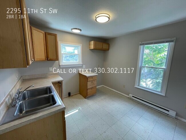 Building Photo - Two bedroom one bathroom second level apar...