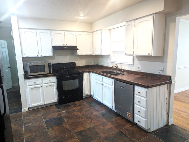Building Photo - 1099 W 1420 N