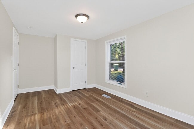 Building Photo - Cozy Two Bedroom Home!