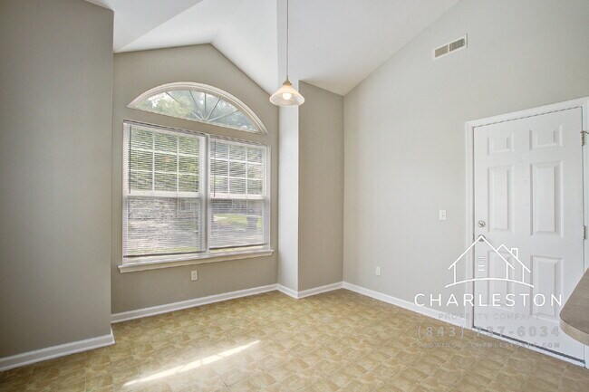 Building Photo - 198 Grand Oaks Dr