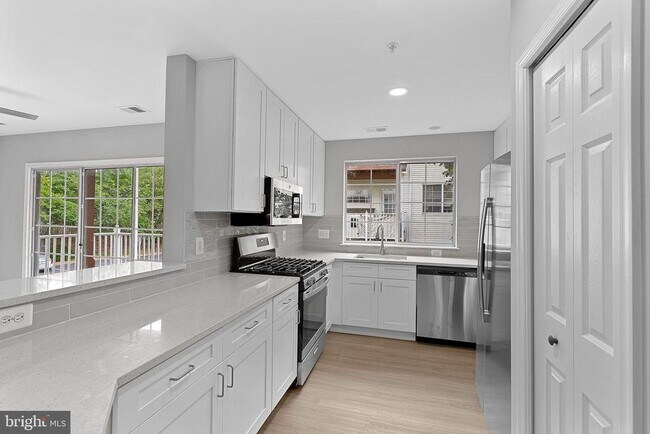 Building Photo - 21850 Locomotive Terrace