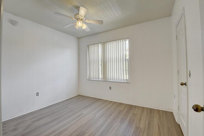 Building Photo - 1206 Belmont Pl